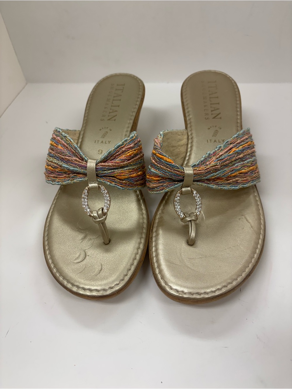 ITALIAN SHOEMAKER BEACHY SANDALS
WOMEN 9 MULTICOLOR W / GOLD 
FEMININE WHIMSICAL